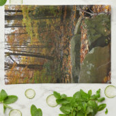 Herfst Creek met reflectie op Laurel Hill Park Theedoek (Gevouwen)