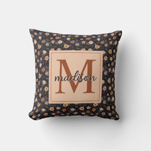 Herfst Donker Moody Terracotta Bloemenmonogram Naa Kussen (Voorkant)