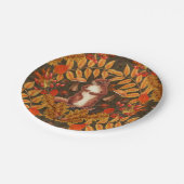 Herfst eekhoorn op donkerbruin papieren bordje (Gekanteld)