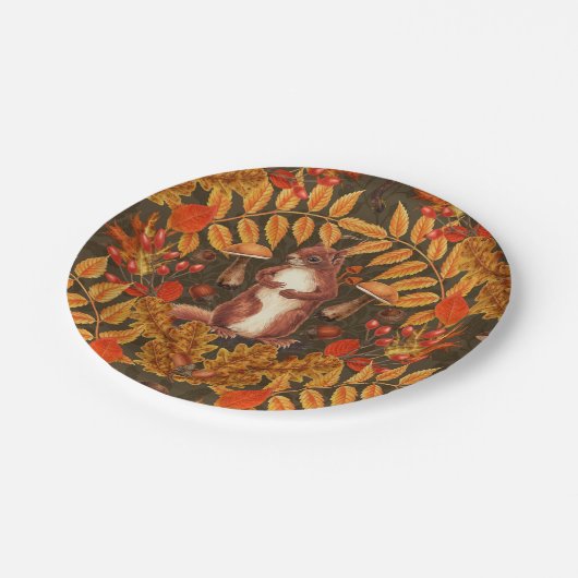 Herfst eekhoorn op donkerbruin papieren bordje (Gekanteld)