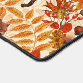 Herfst eekhoorn op off white bureaumat (Hoek)