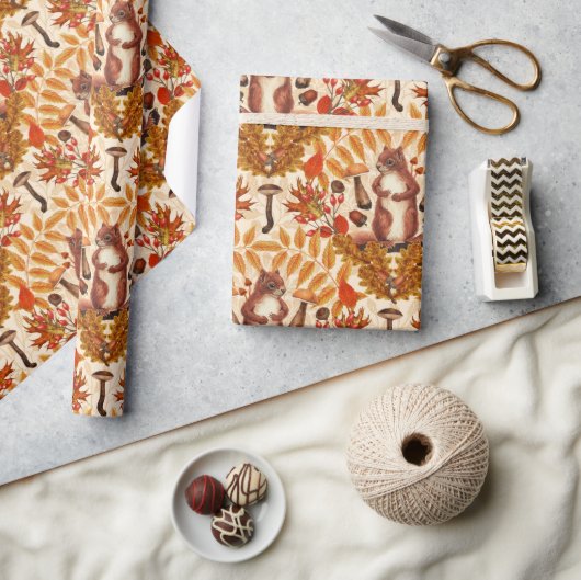 Herfst eekhoorn op off white cadeaupapier (Crafts)