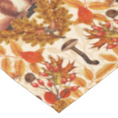 Herfst eekhoorn op off white tafelkleed (Gekanteld)