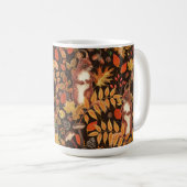 Herfst eekhoorns en flora op donkerbruin koffiemok (Voorkant rechts)