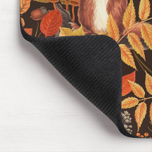 Herfst eekhoorns en flora op donkerbruin muismat (Hoek)