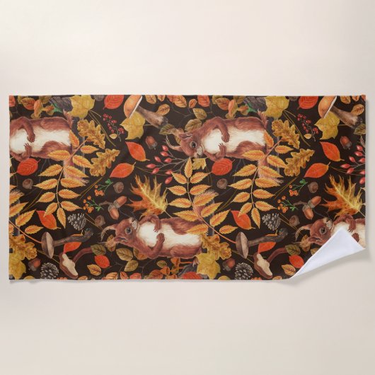 Herfst eekhoorns en flora op donkerbruin strandlaken (Voorkant)