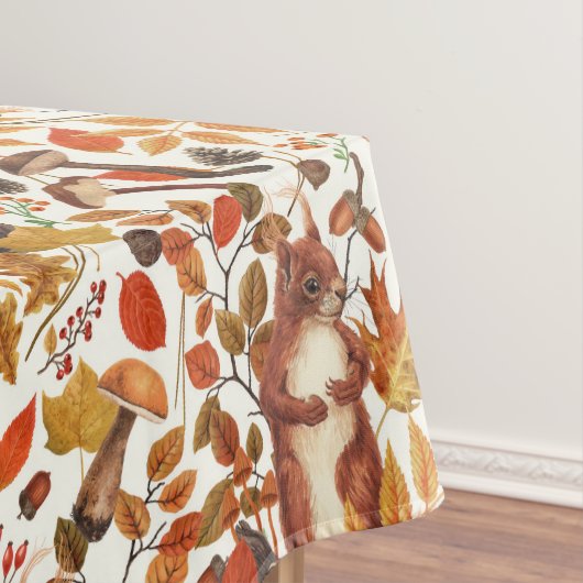 Herfst eekhoorns en herfst flora op off white tafelkleed (Voorbeeld)