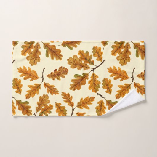 Herfst eikenbladeren op gebroken wit bad handdoek (Handdoek)