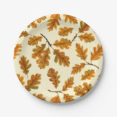 Herfst eikenbladeren op gebroken wit papieren bordje (Voorkant)