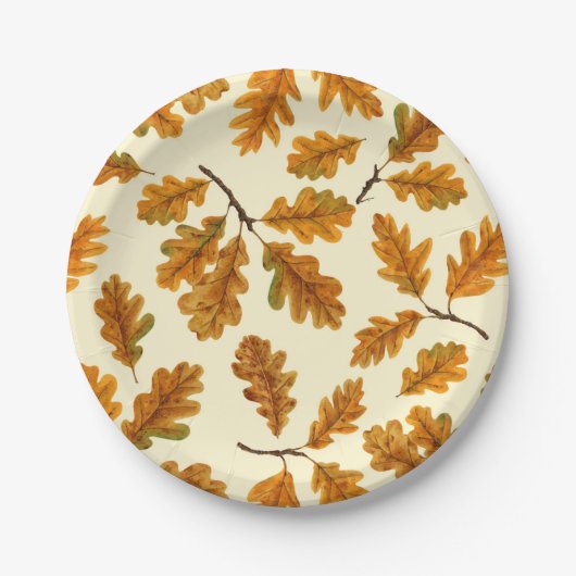 Herfst eikenbladeren op gebroken wit papieren bordje (Voorkant)