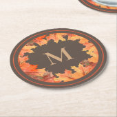 Herfst esdoorn laat monogram bruin achter ronde kartonnen onderzetter (Gebogen)