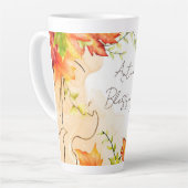 Herfst esdoornbladeren met aangepaste tekst latte mok (Linkerhoek)