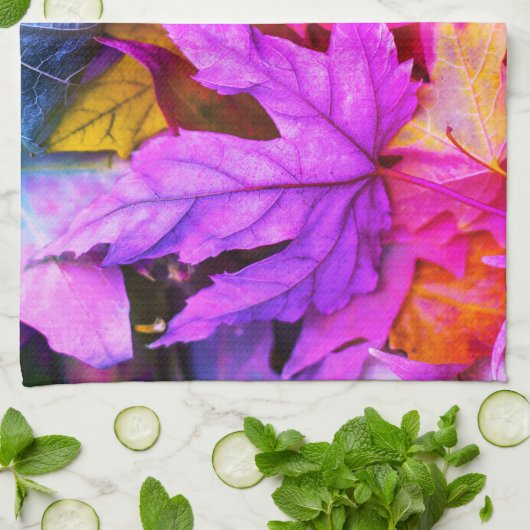 Herfst esdoornboom verlaat een kleurrijke najaarsn theedoek (Gevouwen)