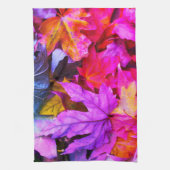 Herfst esdoornboom verlaat een kleurrijke najaarsn theedoek (Verticaal)