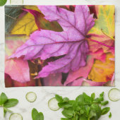 Herfst esdoornboom verlaat een kleurrijke najaarsn theedoek (Gevouwen)