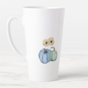 Herfst esthetische pompoenen en bloemen latte mok