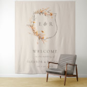 Herfst Floral Crest Monogram Huwelijk Welkom Wandkleed (In situ)