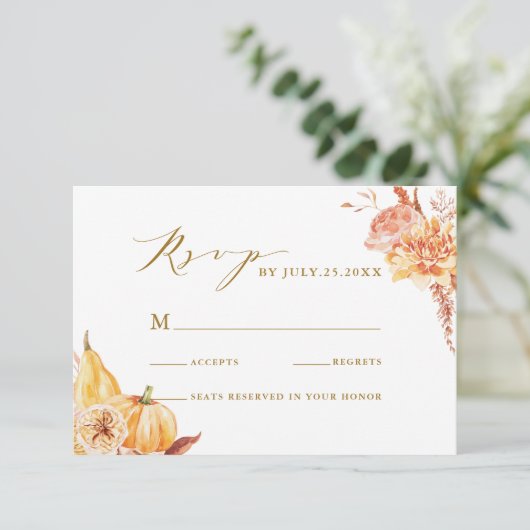 Herfst Floral Pumpkin Rustic Wedding Gold Script RSVP Kaartje (Staand voorkant)