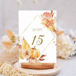 Herfst Floral Pumpkin Wedding Gold Script Kaart<br><div class="desc">Het nummer van deze trouwtafel is voorzien van roestrijke waterverf bloemen en pompoenen in verbrande oranje,  goud,  terracotta,  bruinkool met beige en bruine pampasgras. Voor meer geavanceerde aanpassing van dit ontwerp,  te klikken gelieve de "pas verder"verbinding aan. Overeenkomende objecten zijn ook beschikbaar.</div>