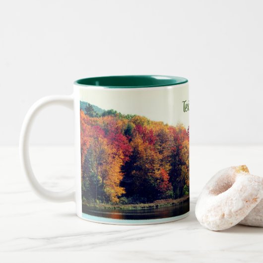 Herfst Foliage Pond Natuur Gepersonaliseerd Tweekleurige Koffiemok (Met donut)