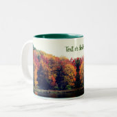Herfst Foliage Pond Natuur Gepersonaliseerd Tweekleurige Koffiemok (Voorkant links)