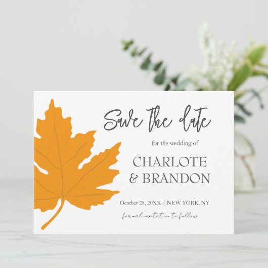 Herfst Geel Esdoornblad Trouwen SaveThe Date Kaart (Staand voorkant)