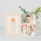Herfst Gingham Kleine Pompoen Verjaardagsfoto Kaart (Staand voorkant)