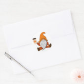 Herfst Gnome en koffie vinyl sticker (Envelop)