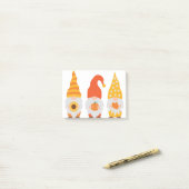 Herfst gnomen. Stomme cartoon herfstgnomen. Post-it® Notes (Op bureau)