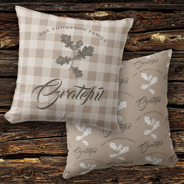Herfst Herfst Dankbaarheid Familienaam Taupe Plaid Kussen (Autumn Fall Gratitude Family Name Taupe Plaid )