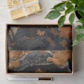 Herfst herfst esdoorn laat meisje in zwart tissuepapier (Geschenk)