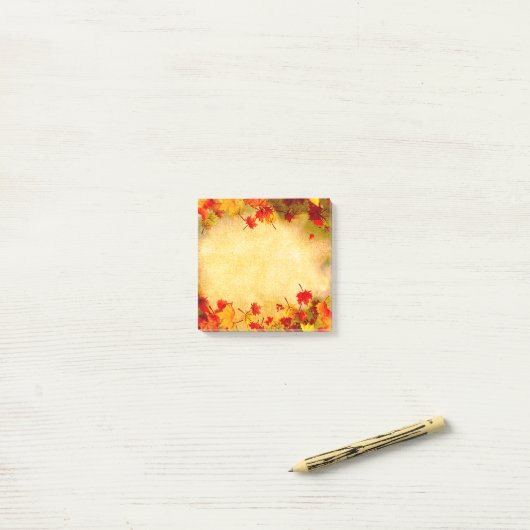 Herfst herfst leest op oude papieren achtergrond post-it® notes (Op bureau)