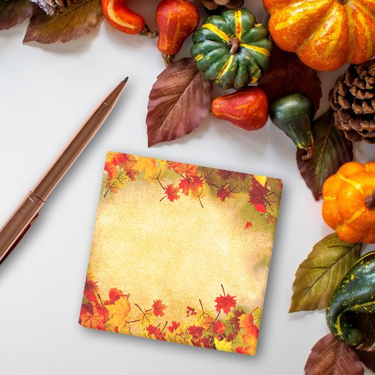 Herfst herfst leest op oude papieren achtergrond post-it® notes
