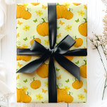 Herfst Herfst Oogst Pompoenen en Bloemen Patroon Cadeaupapier<br><div class="desc">Deze Herfst Autumn Harvest Pumpkins and Flowers Pattern Wrapping Paper legt de essentie van het herfstseizoen vast. Met levendige pompoenen,  delicate bloemen en seizoensgebonden gebladerte,  brengt dit ontwerp een feestelijke en warme touch aan cadeauverpakking,  ideaal voor Thanksgiving,  oogstfeesten en evenementen met een herfst-thema.</div>