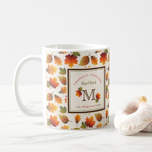 Herfst/Herfstbladeren Familie Monogram Thanksgivin Koffiemok (Met donut)