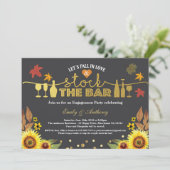 Herfst houdt de zonnebloem van de bar in de lucht kaart (Staand voorkant)