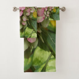 Herfst Hydrangea Bloom met Golden Hosta Leaves Bad Handdoek