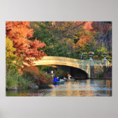 Herfst in Central Park: Boaters door Bow Bridge #0 Poster (Voorkant)