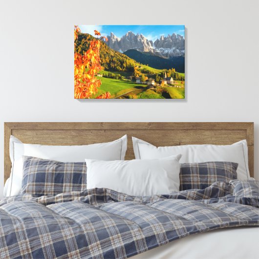 Herfst in een Dolomietenlandschap met een kerk Canvas Afdruk (Insitu (Slaapkamer))