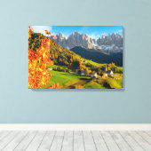 Herfst in een Dolomietenlandschap met een kerk Canvas Afdruk (Insitu (Houten vloer))