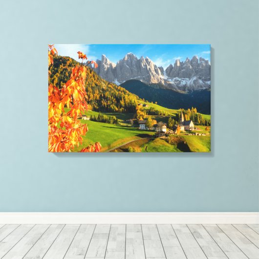 Herfst in een Dolomietenlandschap met een kerk Canvas Afdruk (Insitu (Houten vloer))