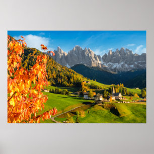 Herfst in een Dolomietenlandschap met een kerk Poster