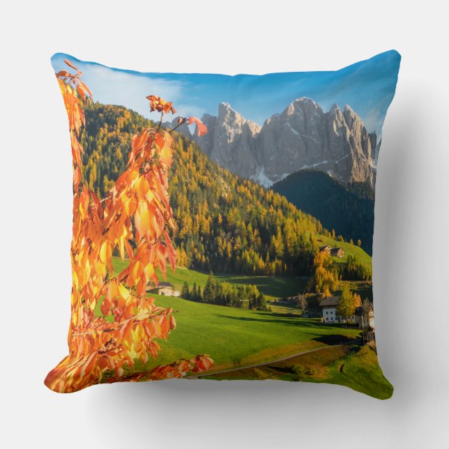 Herfst in een Dolomietenlandschap met kerk Kussen (Voorkant)