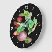 Herfst in het aardbeienseizoen achtertuin foto grote klok (Hoek)