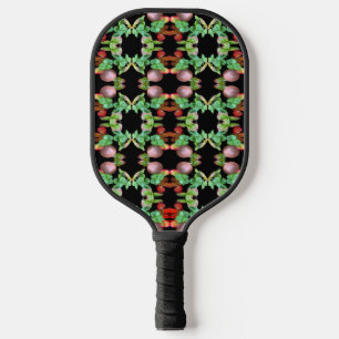 Herfst in het aardbeienseizoen achtertuin foto pickleball paddle