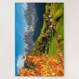 Herfst in het berglandschap Dolomites met kerk Legpuzzel