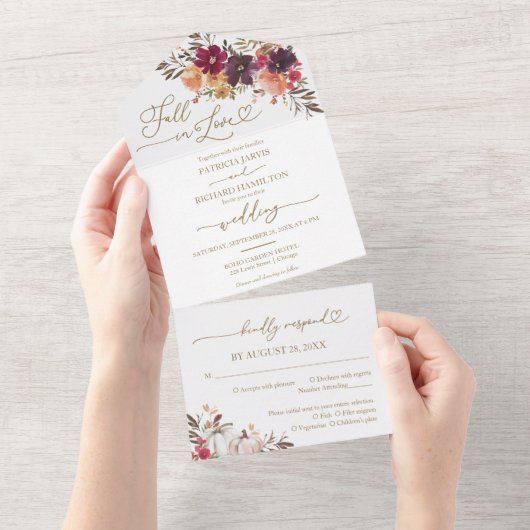 Herfst in liefde Bourgondische pompoen bruiloft All In One Uitnodiging (Afscheurbaar)