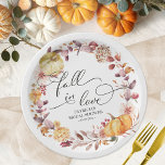 Herfst in liefde herfst bladeren pompoen Vrijgezel Papieren Bordje<br><div class="desc">Mooie herfstbladeren krans herfst-thema vrijgezellenfeest papier bord. Gemakkelijk te personaliseren met uw gegevens. Neem contact met me op via chat als je vragen hebt over het kunstwerk of aanpassing nodig hebt. LET OP: Voor hulp bij bestellingen,  verzending,  productinformatie,  enz.,  Neem rechtstreeks contact op met Zazzle Customer Care.</div>