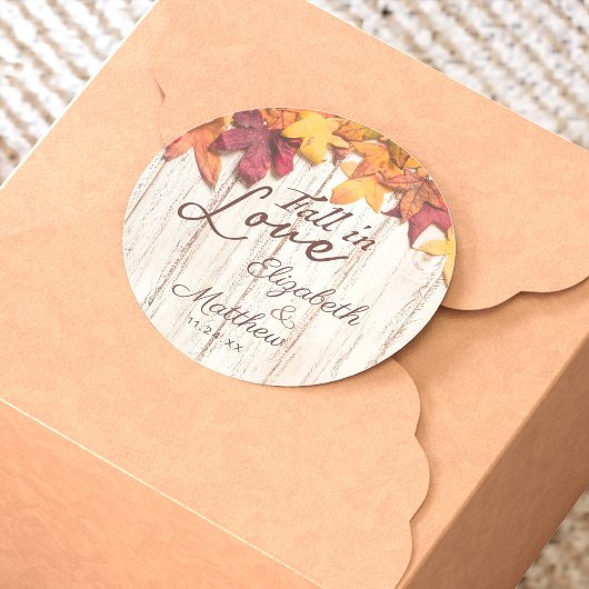 Herfst in liefde herfst bladeren rustieke hout bru ronde sticker