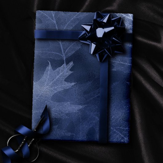 Herfst in liefde in het najaar | Navy Blue Leaf Pa Cadeaupapier